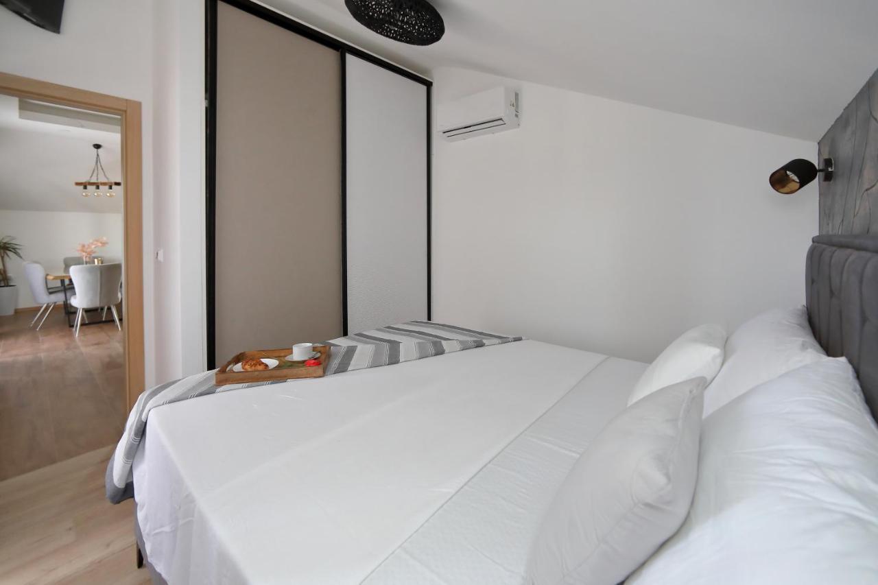 Luxury Apartments Monika Near The Sea With Private Parking Бибине Екстериор снимка