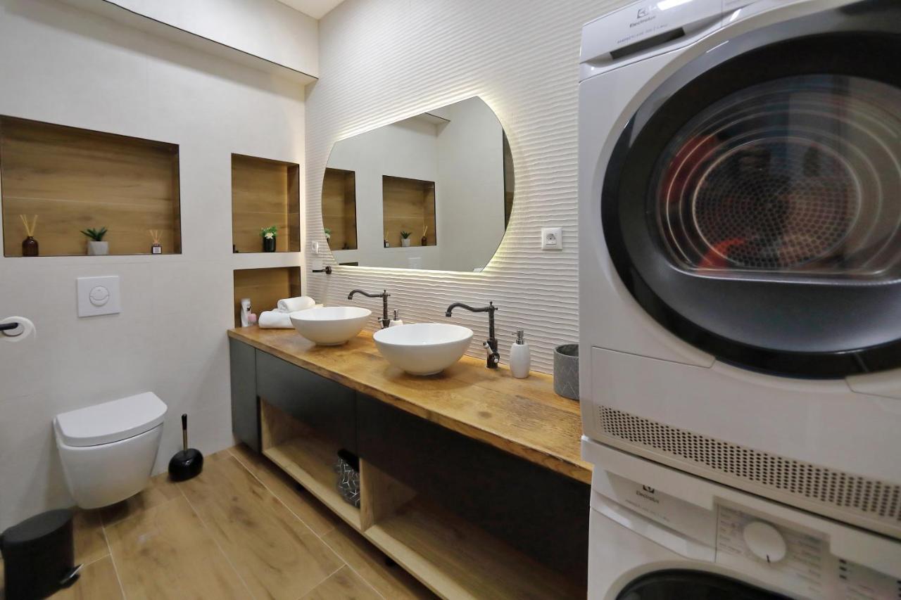 Luxury Apartments Monika Near The Sea With Private Parking Бибине Екстериор снимка