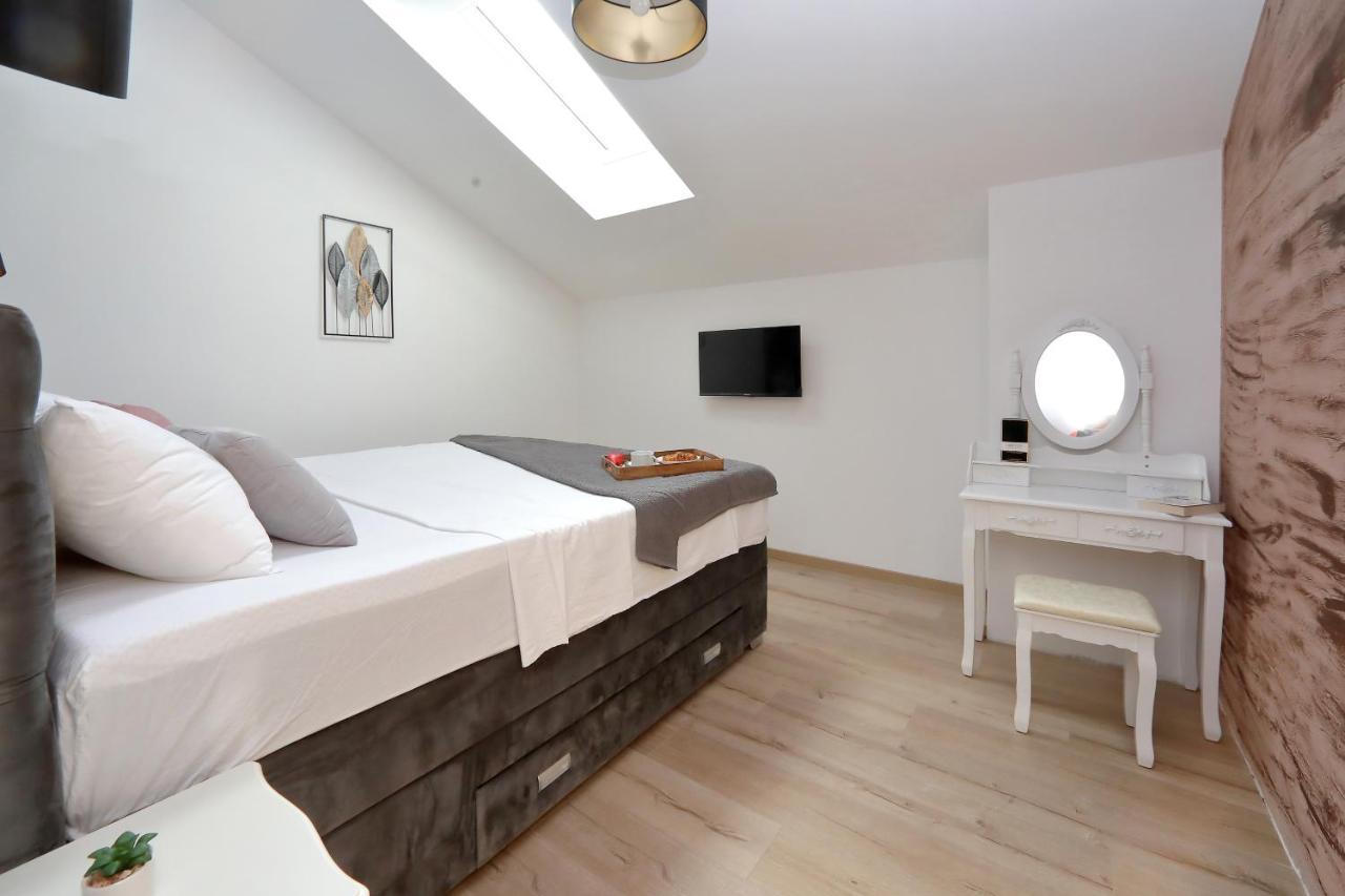 Luxury Apartments Monika Near The Sea With Private Parking Бибине Екстериор снимка
