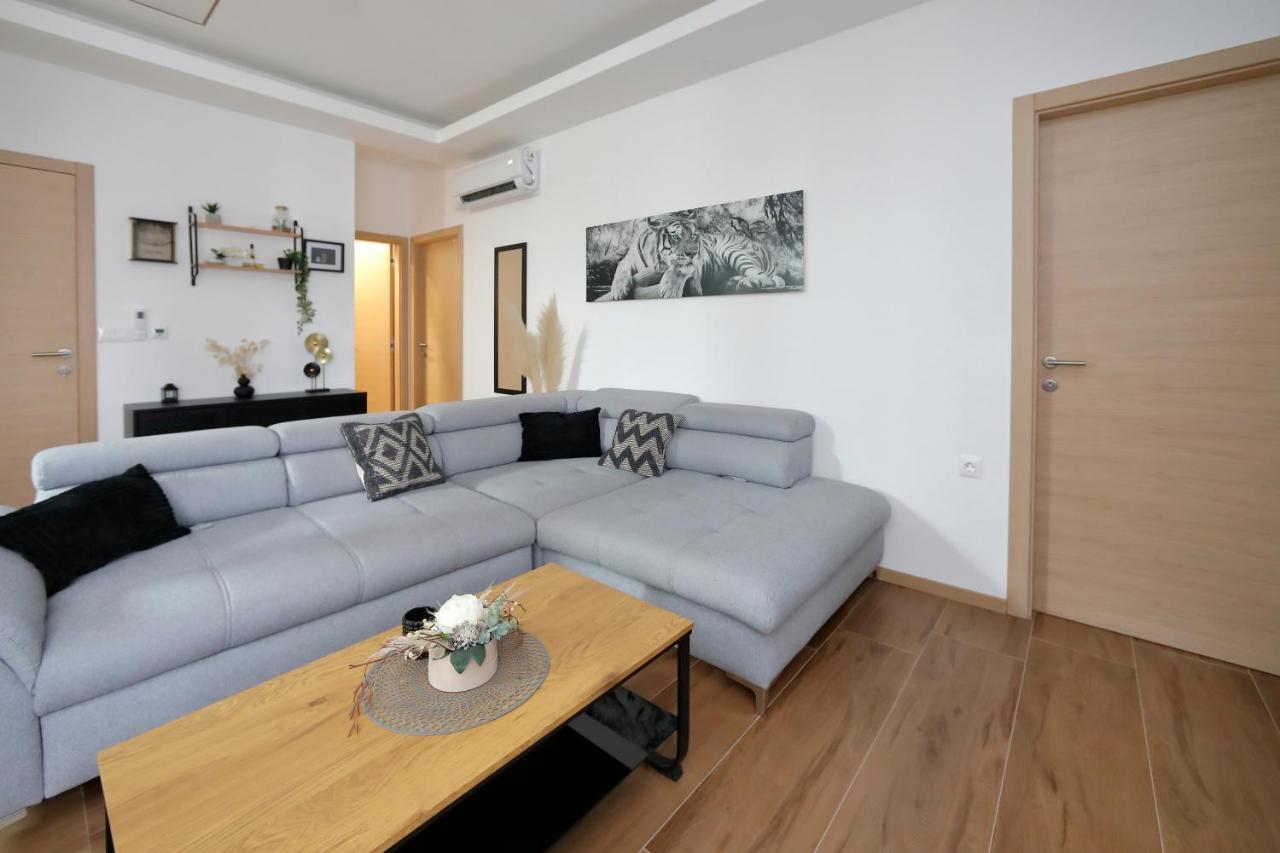 Luxury Apartments Monika Near The Sea With Private Parking Бибине Екстериор снимка