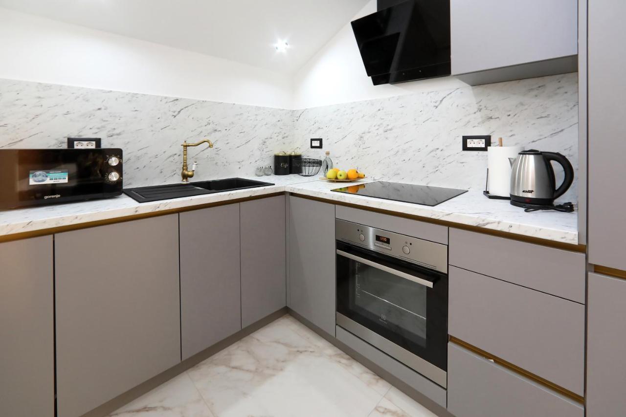 Luxury Apartments Monika Near The Sea With Private Parking Бибине Екстериор снимка