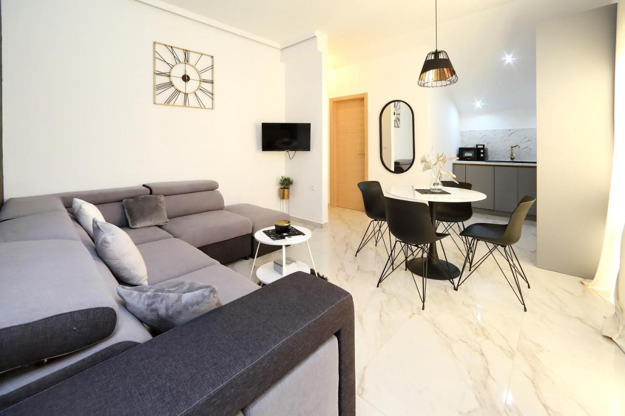 Luxury Apartments Monika Near The Sea With Private Parking Бибине Екстериор снимка