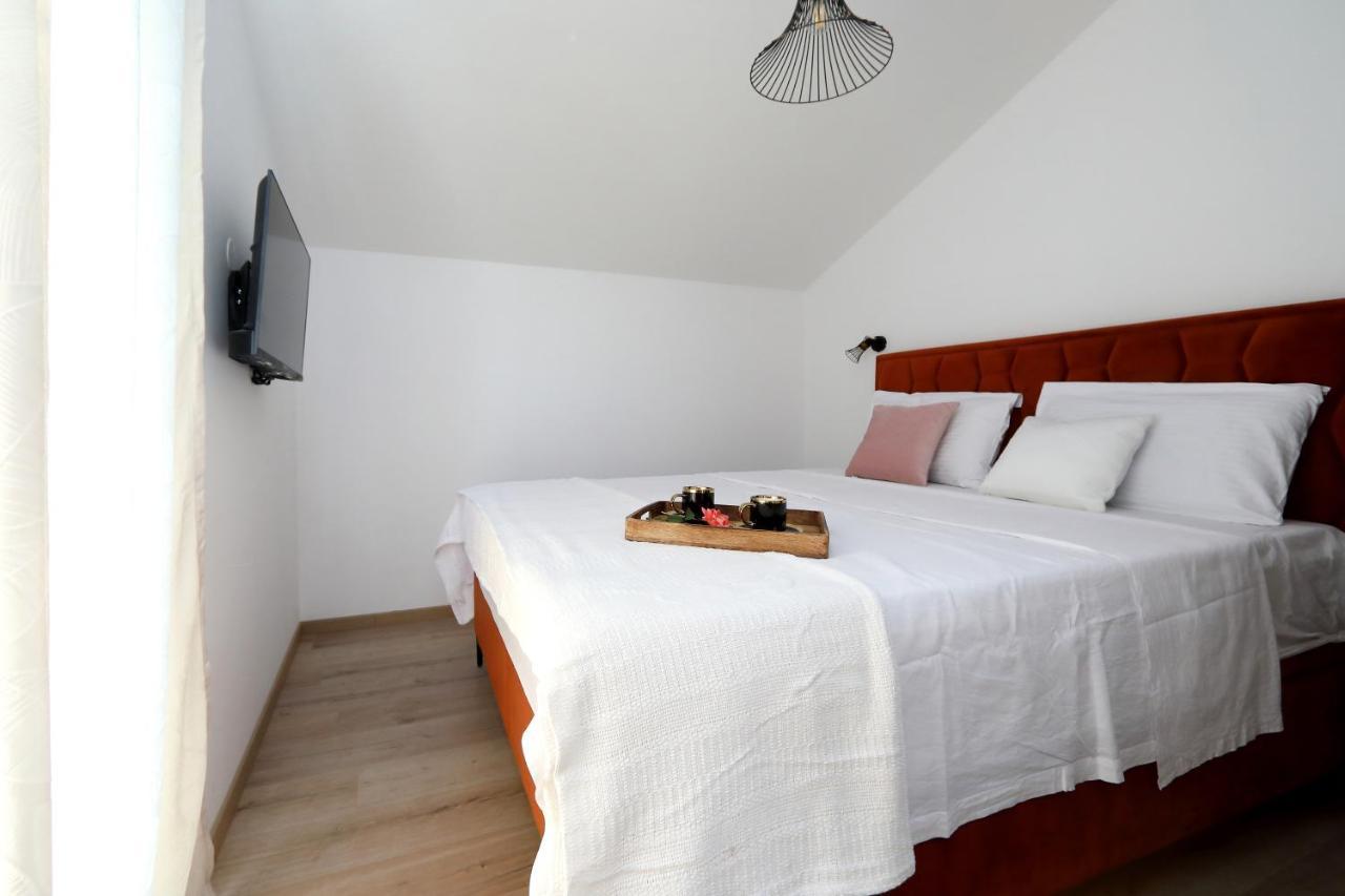 Luxury Apartments Monika Near The Sea With Private Parking Бибине Екстериор снимка