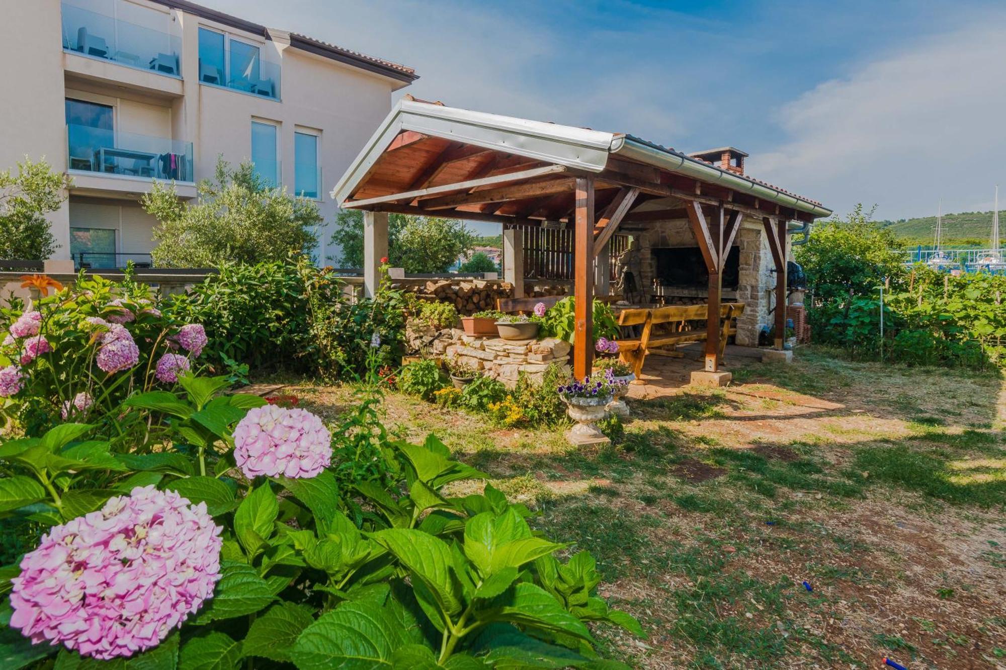 Luxury Apartments Monika Near The Sea With Private Parking Бибине Екстериор снимка